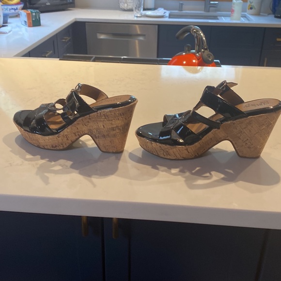 Black patent leather sandals/ wedges by Euro Sofft. Size 8 - Picture 4 of 9